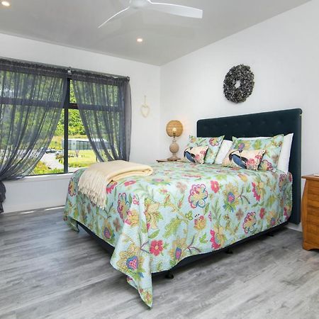 Boathouse Apartments Пиктън Екстериор снимка