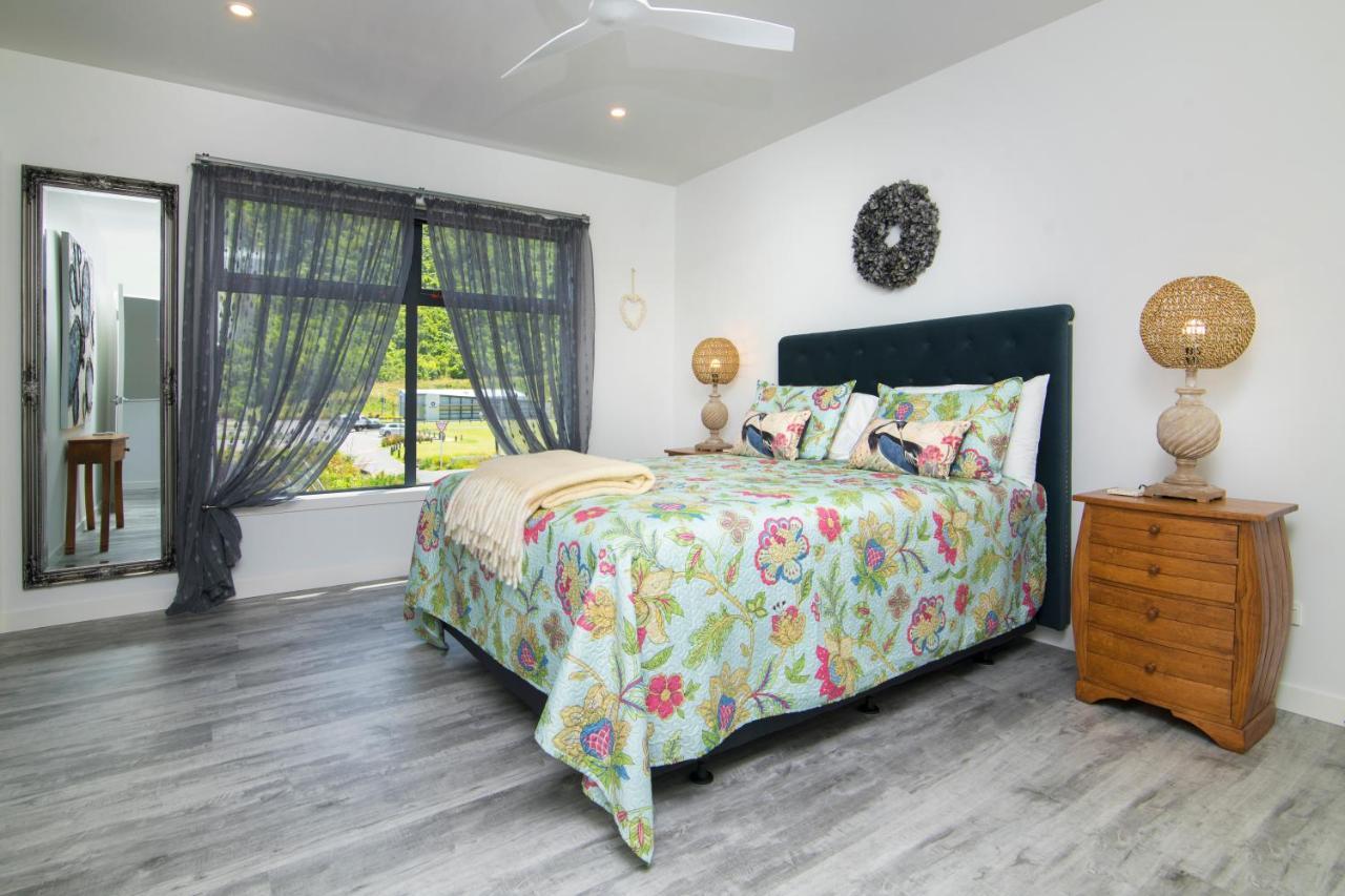 Boathouse Apartments Пиктън Екстериор снимка