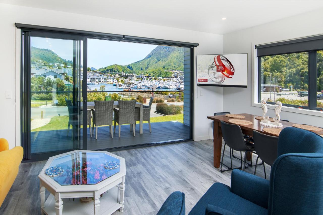 Boathouse Apartments Пиктън Екстериор снимка
