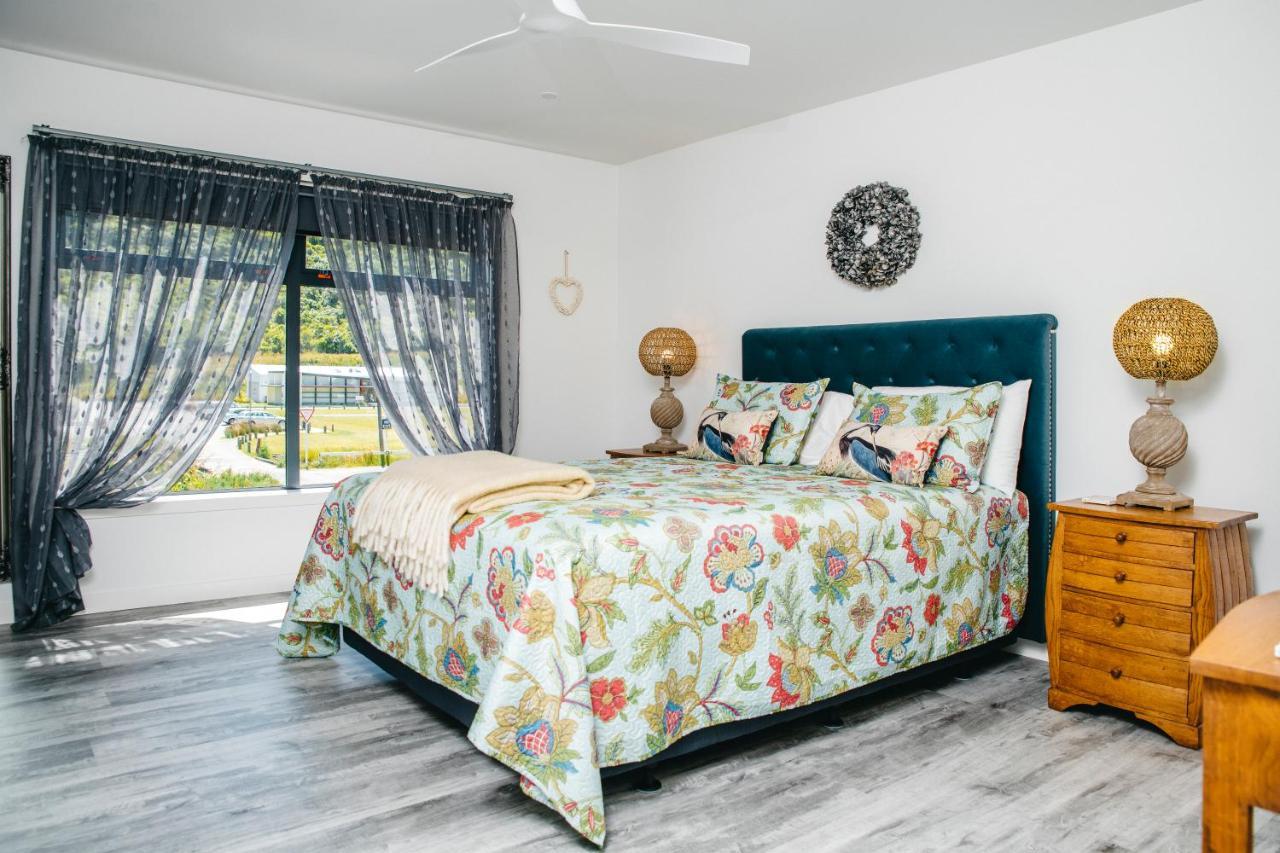 Boathouse Apartments Пиктън Екстериор снимка